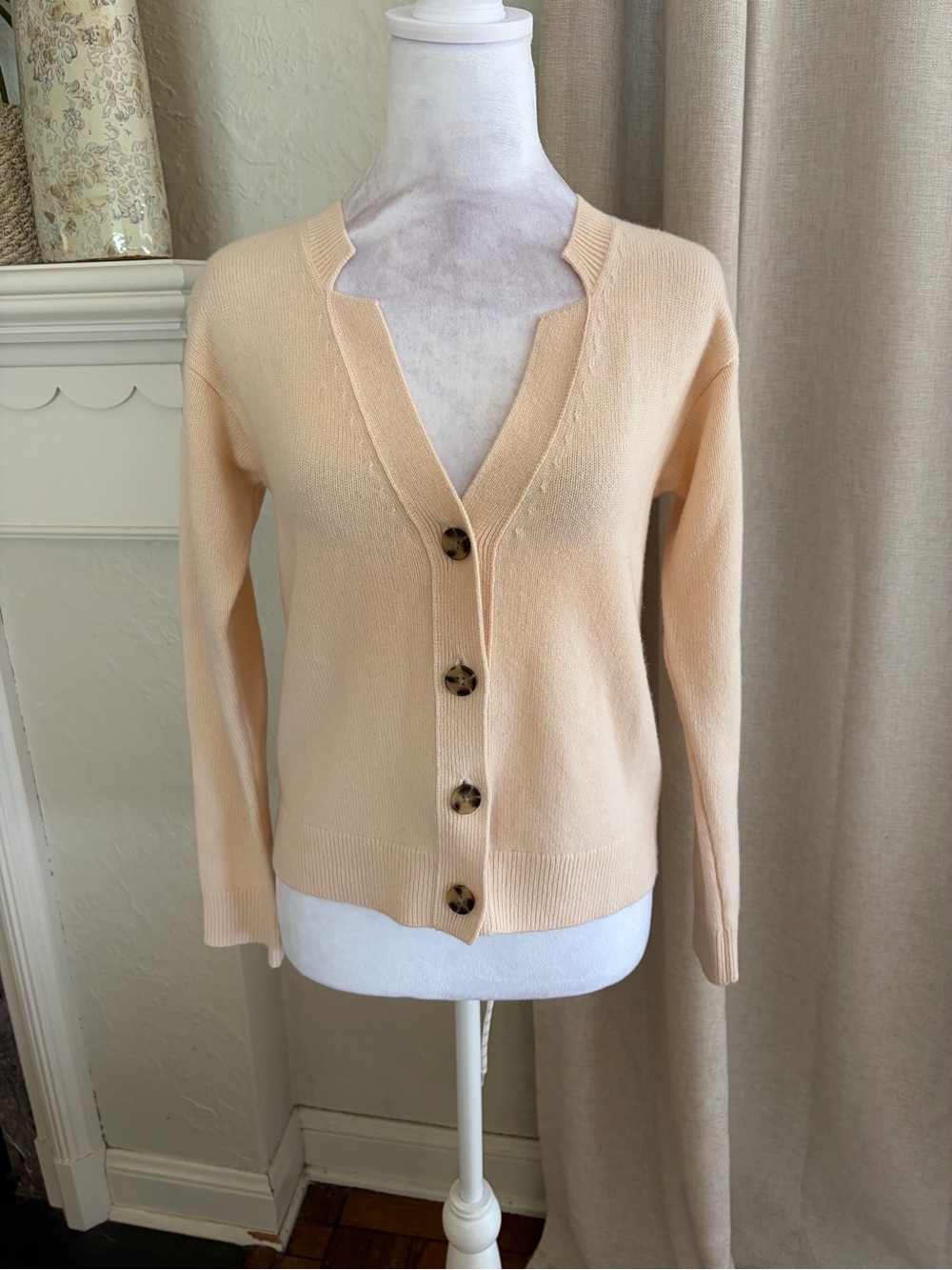 Club Monaco cashmereClassic Button-Front Women's Cardigan Sweater size small